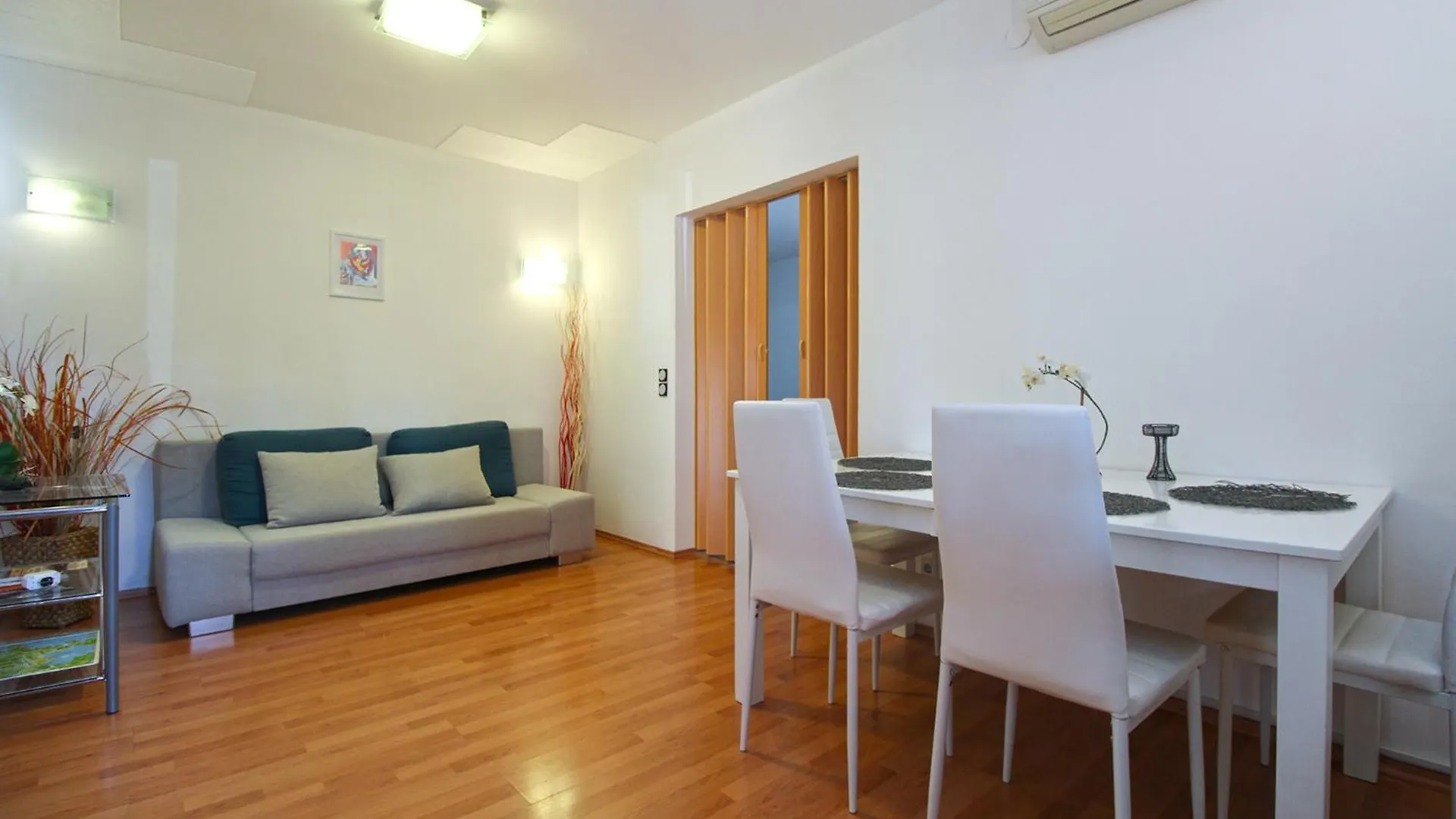 Apartments Richard 2319 Pjescana Uvala 0*,  Croatia